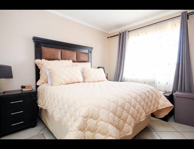2 BEDROOM TOWNHOUSE FOR SALE IN MONAVONI